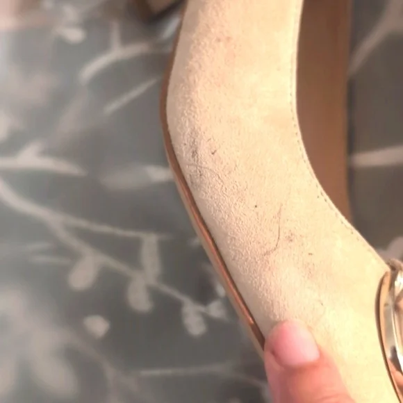 TAHARI Mavis Embellished Suede Pumps Size 8 - Neutral Tan - Picture 3 of 9